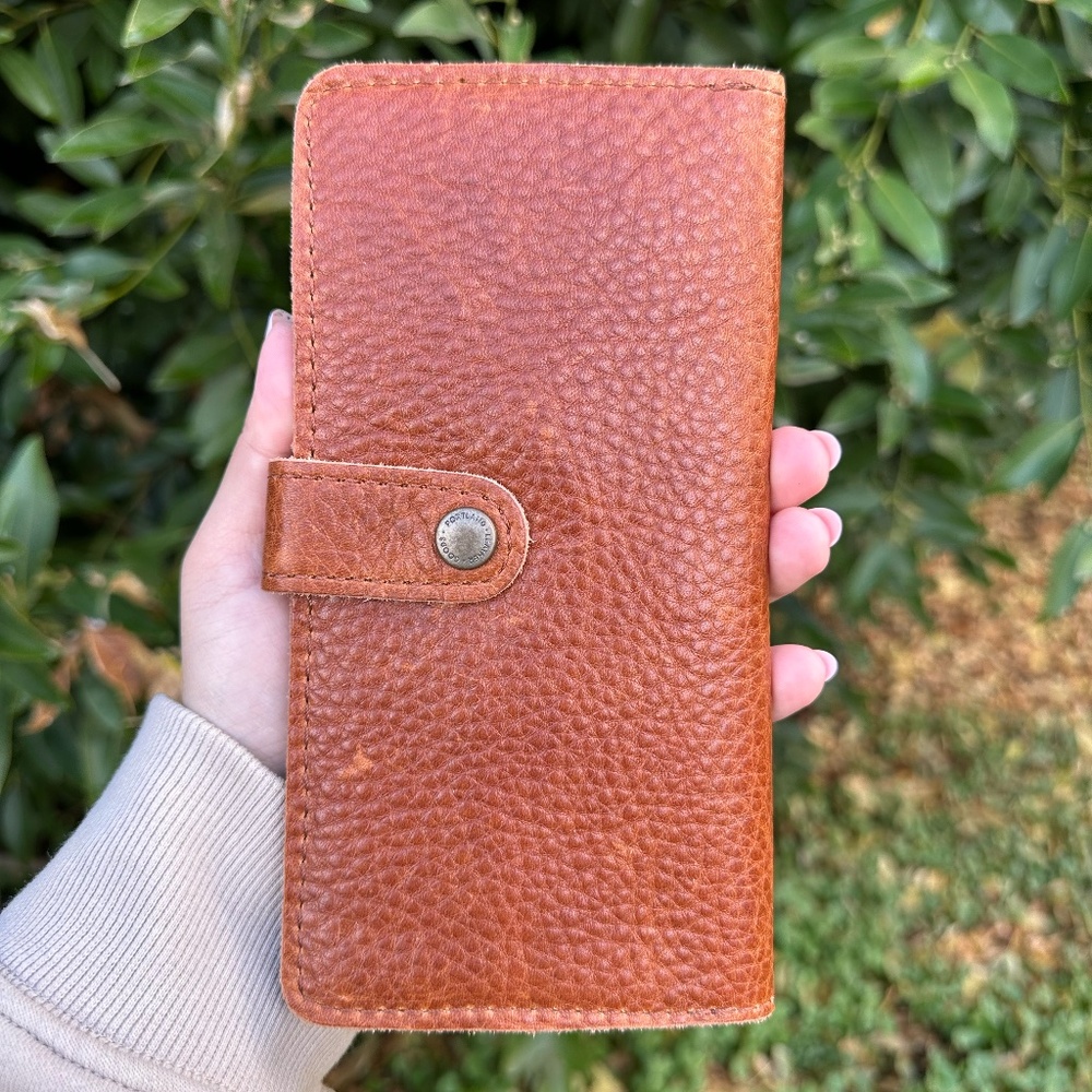 BNNU: Women's Bifold Wallet in SEDONA !!!! (Portland Leather Goods)